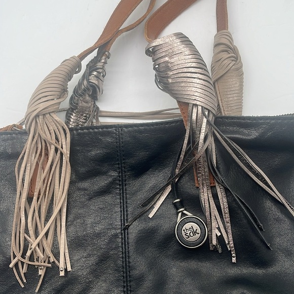 The Sak Palisade Black Leather Shoulder Tote Bag Buttery Soft Fringe+Charm Roomy - Picture 7 of 17